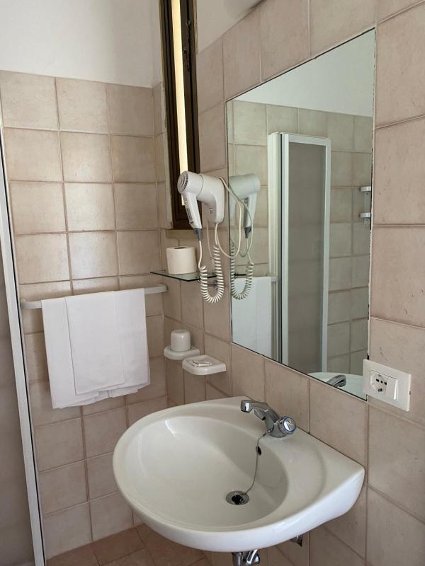Comfort Triple Room image 3