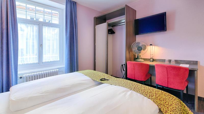 Small Double Room image 3