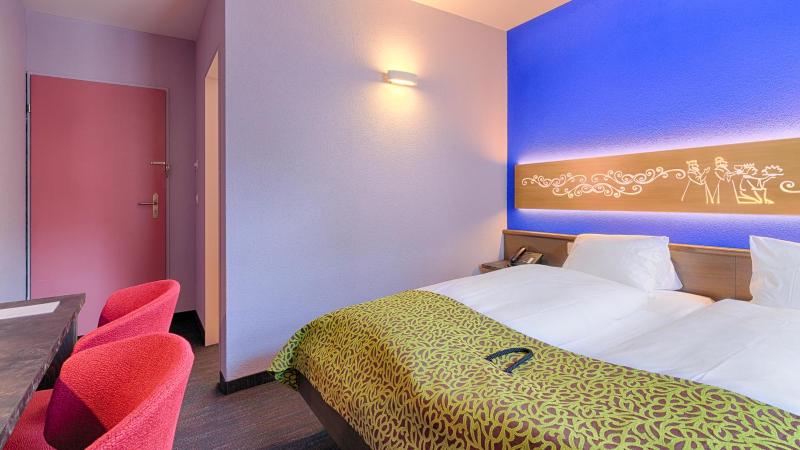 Small Double Room image 4