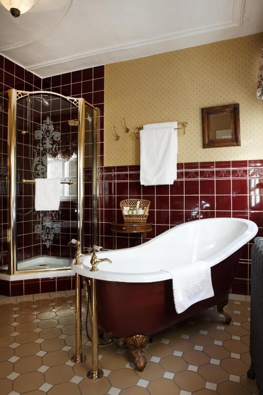Large Double Room image 3