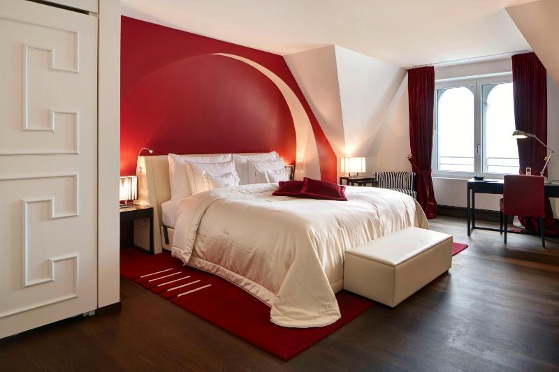 Deluxe Suite with Lake View image 1