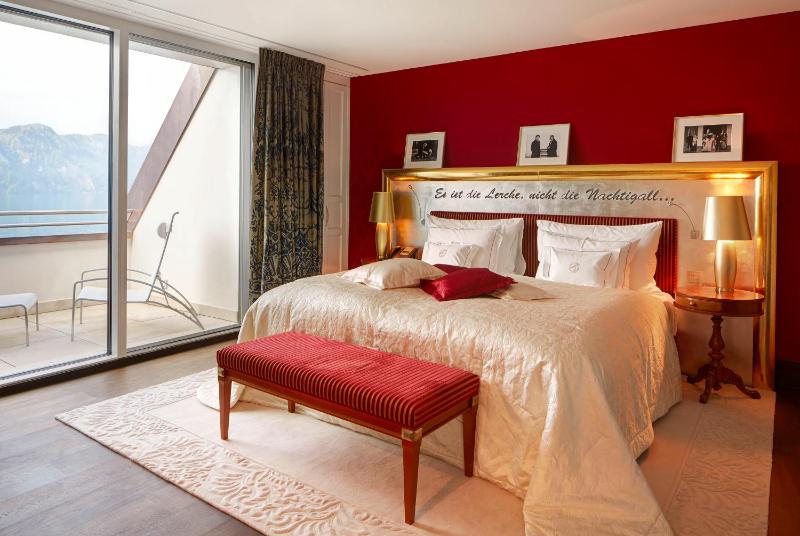Deluxe Suite with Lake View image 3