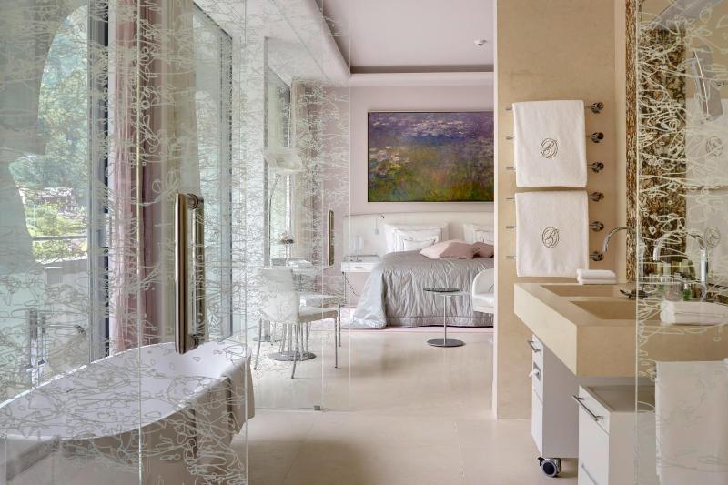 Junior Suite with Mountain View image 1