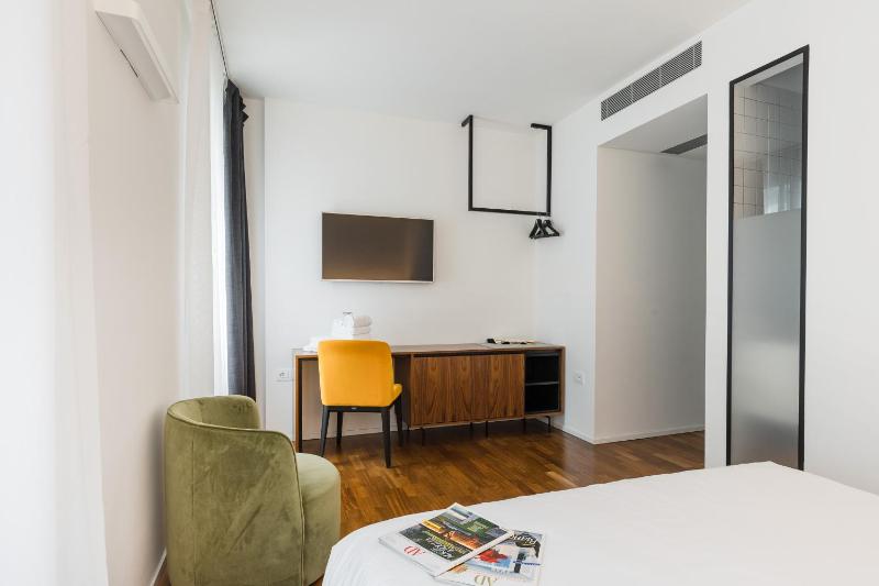 Superior Double or Twin Room image 3