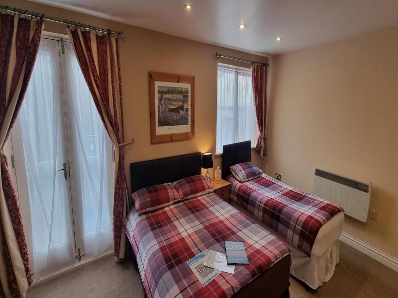 Deluxe Family Room image 3