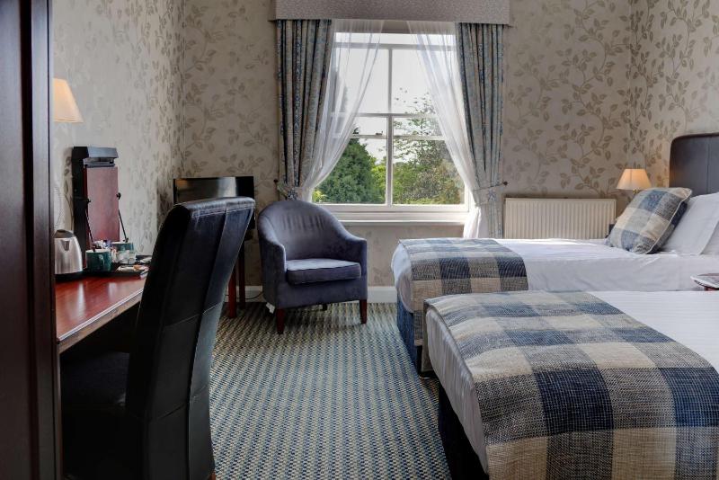 Standard Twin Room image 1