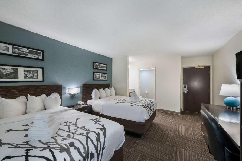 Double Room with Two Double Beds - Non-Smoking image 4