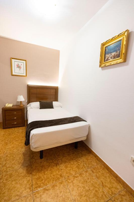 Single Room image 3
