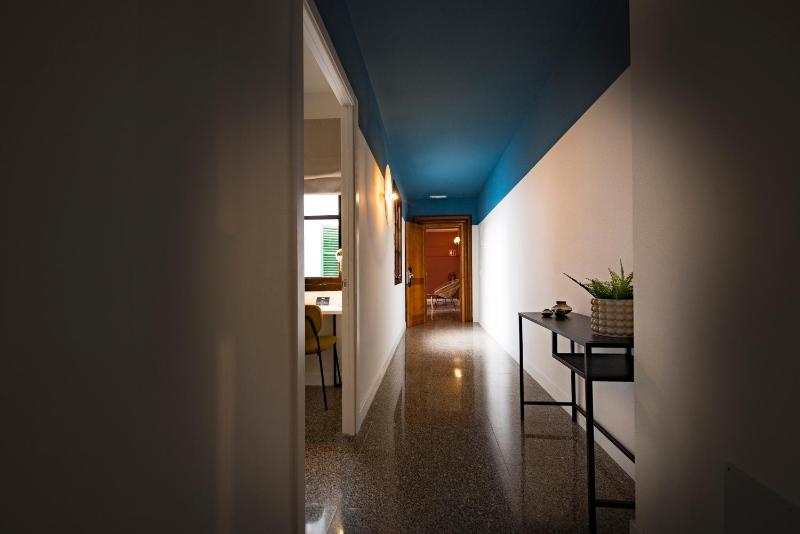 Premium Family Room image 3