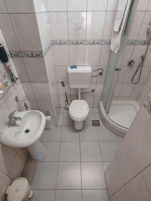 One-Bedroom Apartment image 2