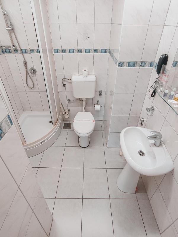 One-Bedroom Apartment image 2