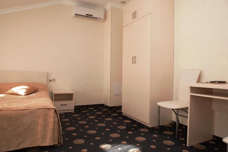 Standard Double Room image 4