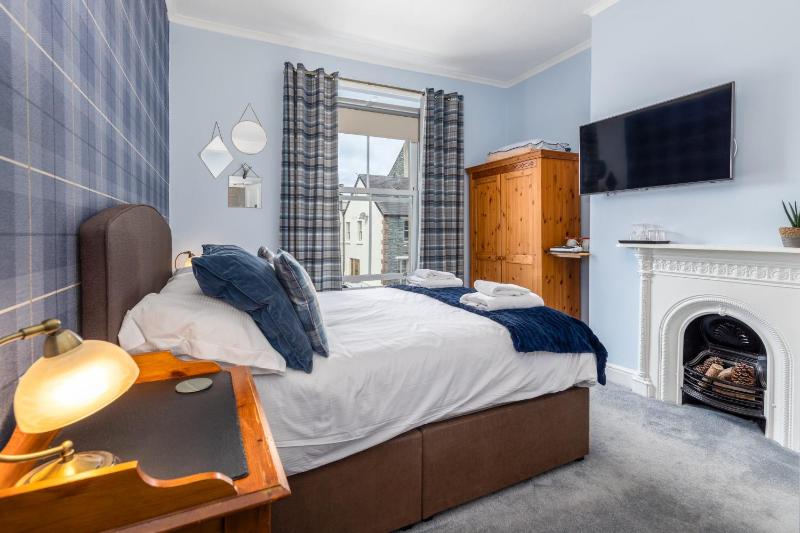 Portland House - image 7