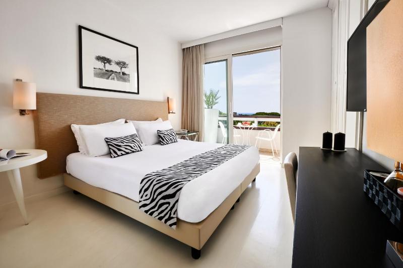 Classic Double Room image 4