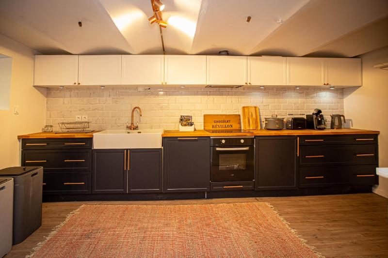 Beautiful converted one bedroom apartment - image 9