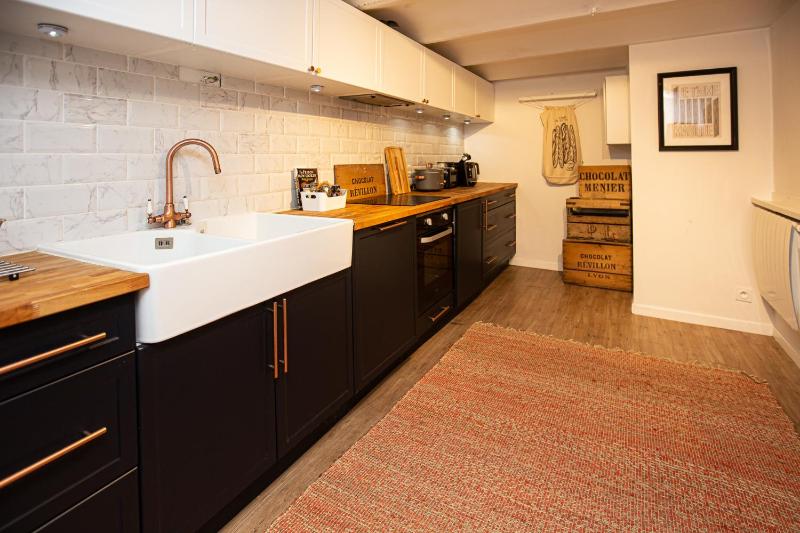 Beautiful converted one bedroom apartment - image 3