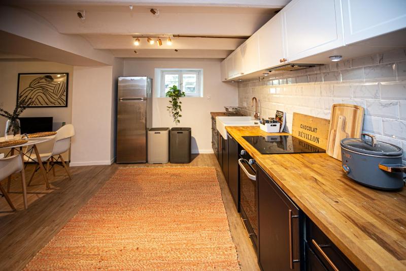 Beautiful converted one bedroom apartment - image 15