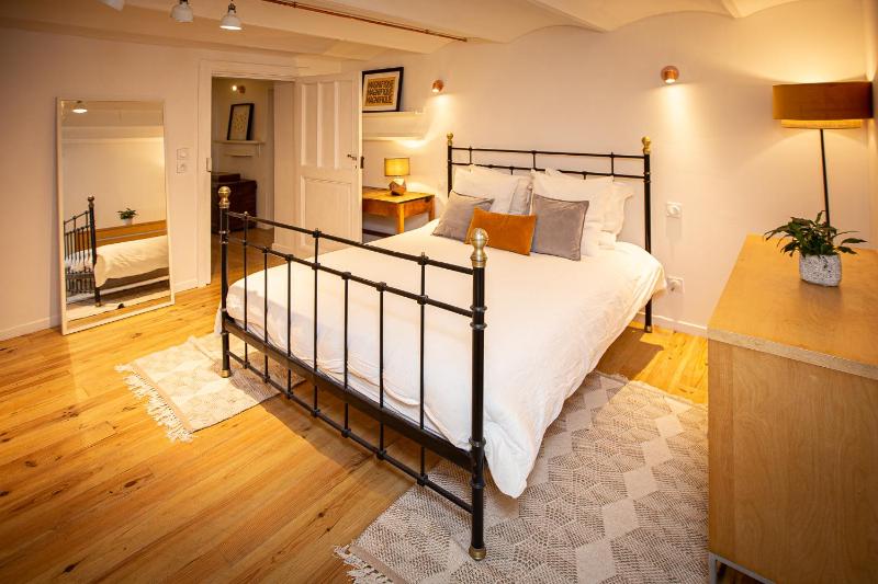 Beautiful converted one bedroom apartment - image 18