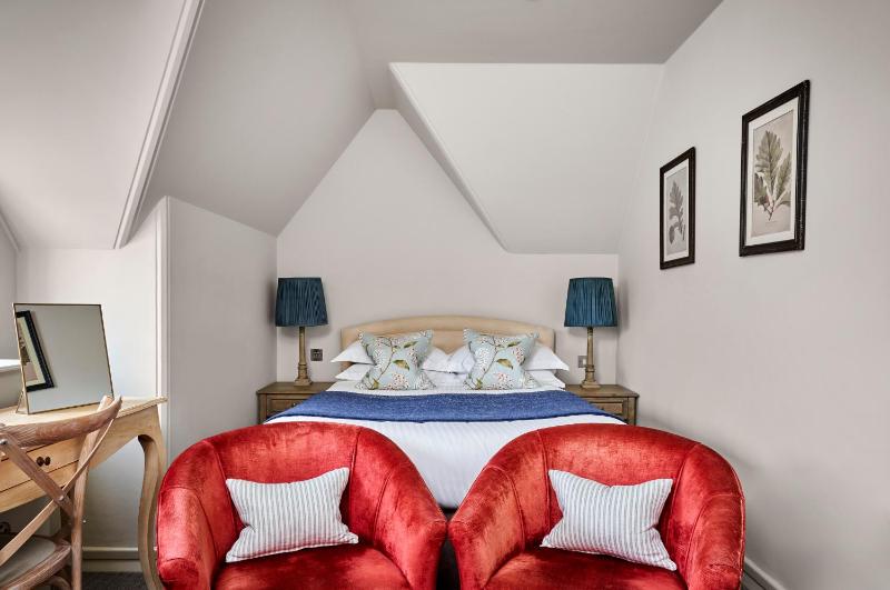 Small Traditional Manor Double image 1