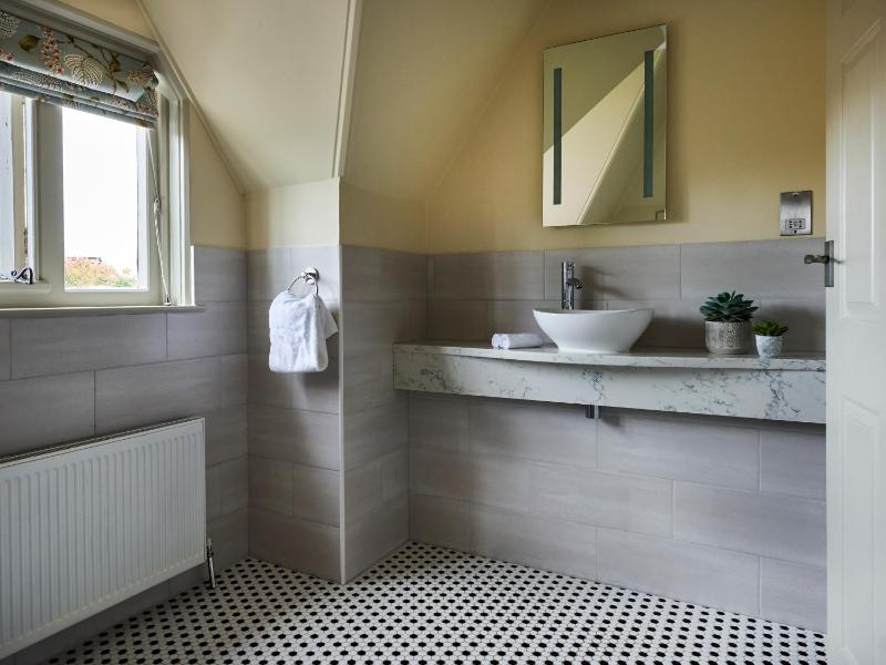 Small Traditional Manor Double image 3