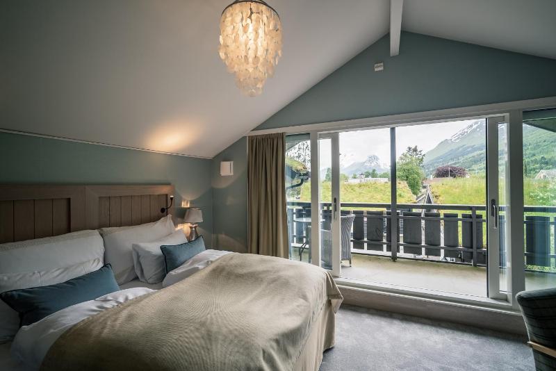 Suite with Mountain View image 4