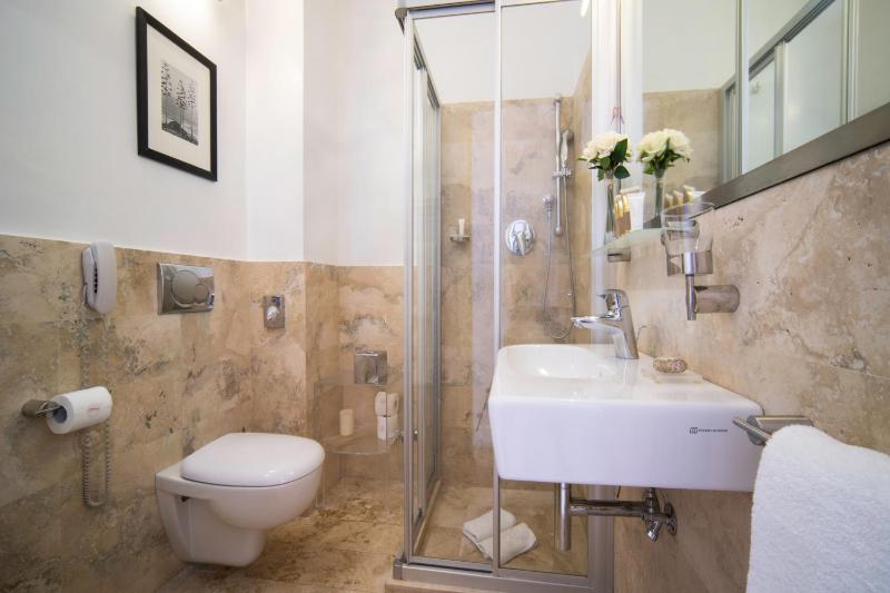 Classic Double Room image 1