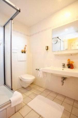 Classic Single Room image 4