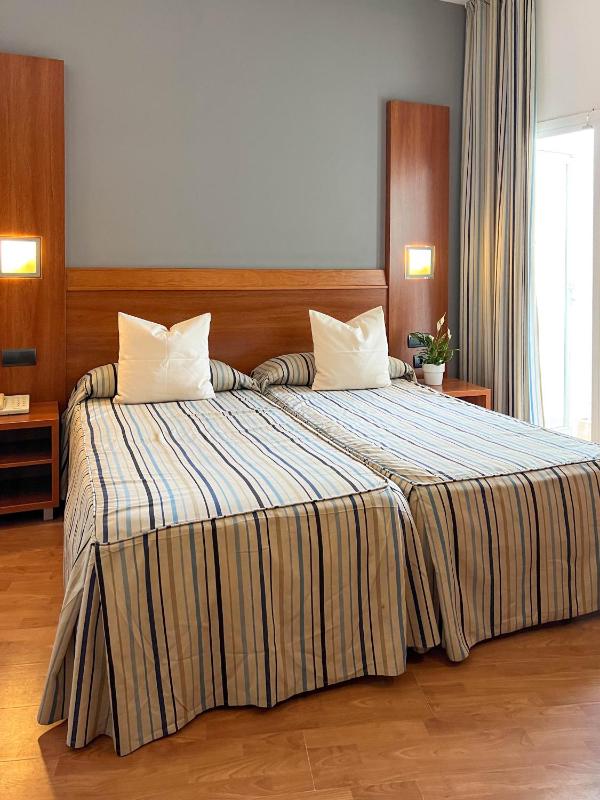 Double Room image 4