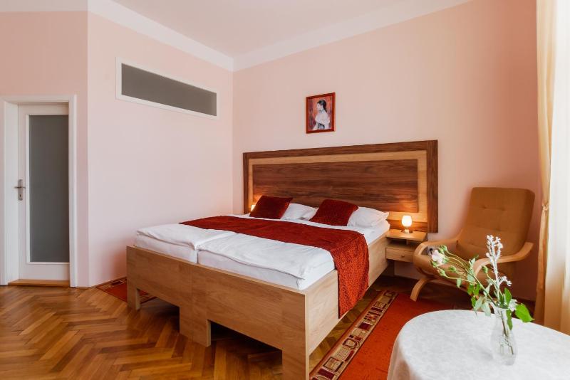 Deluxe Double Room image 3