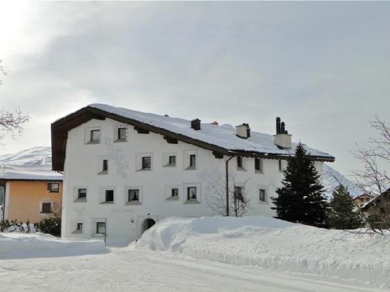 Apartment with Mountain View image 3