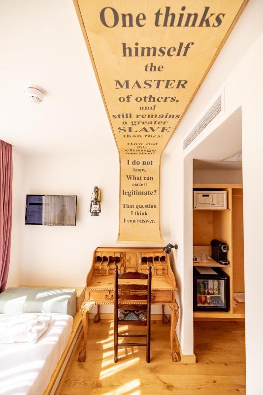 Superior Single Room image 3