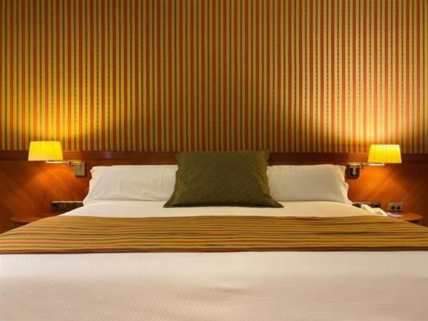 Queen Room image 2