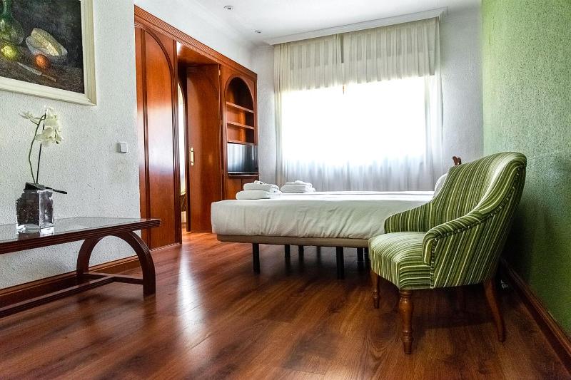 Family Room image 4