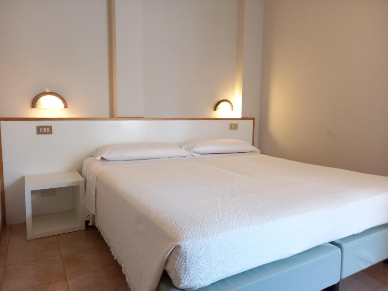 Hotel Lydia - image 2