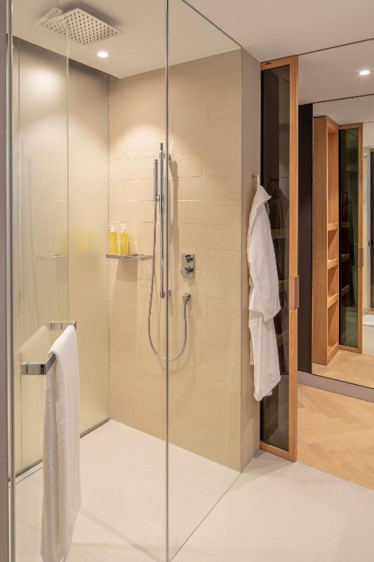Twin Room image 3