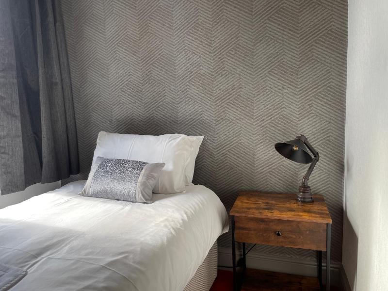 Single Room image 2
