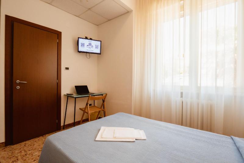 Single Room image 4