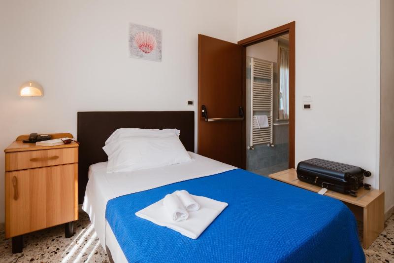 Single Room - Disability Access image 3