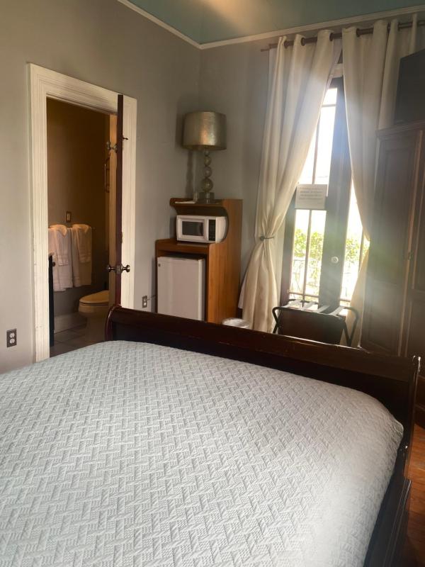 Queen Room with Balcony image 4
