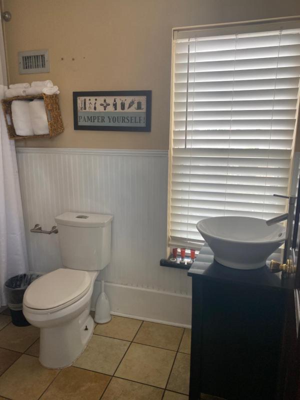Deluxe Queen Suite image 3