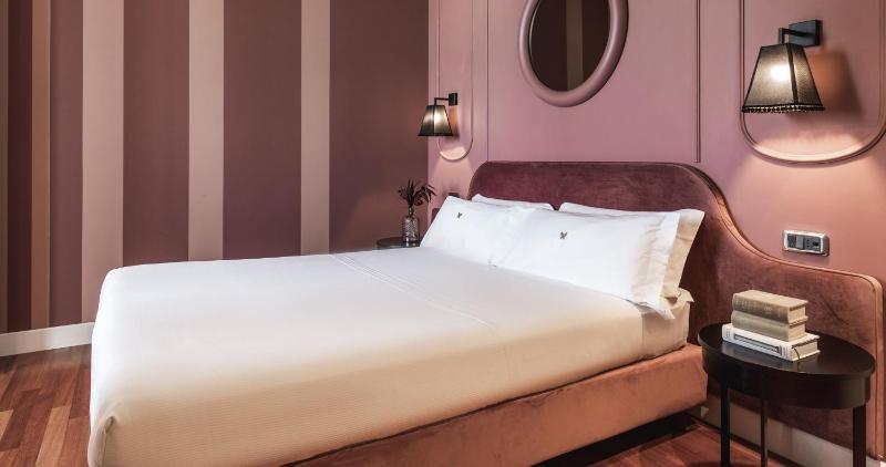 Deluxe Queen Room image 4
