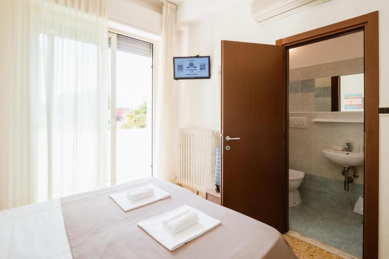 Double or Twin Room image 4
