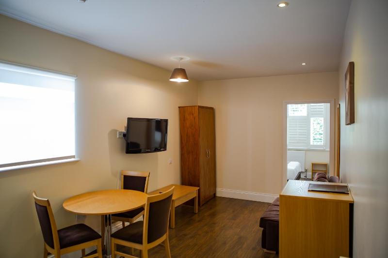 Double Room image 3