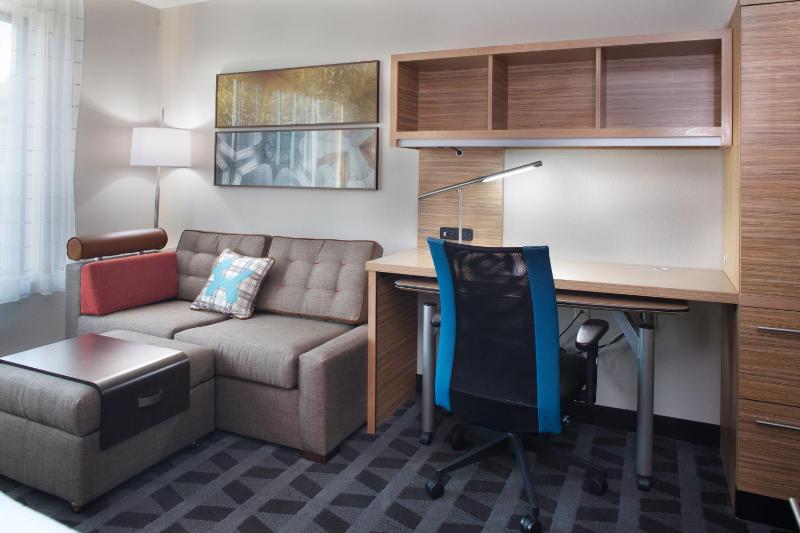King Studio with Sofa Bed image 4