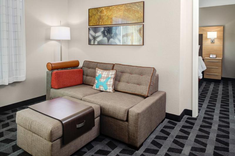 One-Bedroom Suite image 3