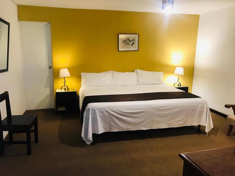 Standard King Room image 1