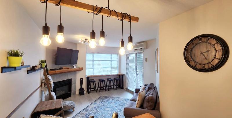 1BR plus Den in Marketplace Lodge Village Location Mountain Views Complex Hot Tub - image 18