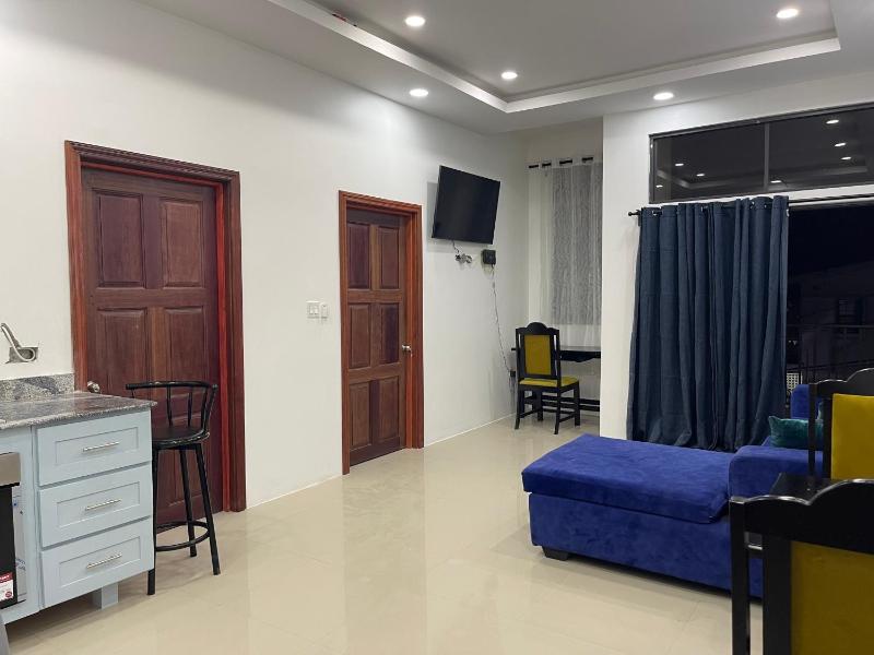 APEX BOUTIQUE APARTMENTS - image 1