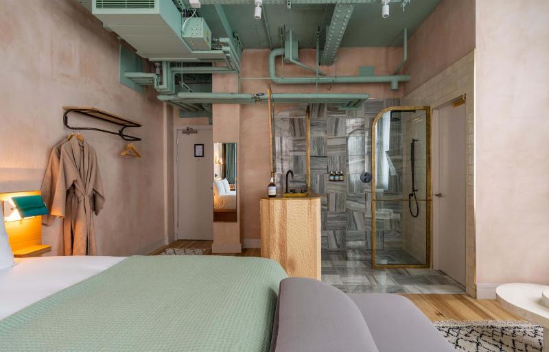 Signature Suite image 3