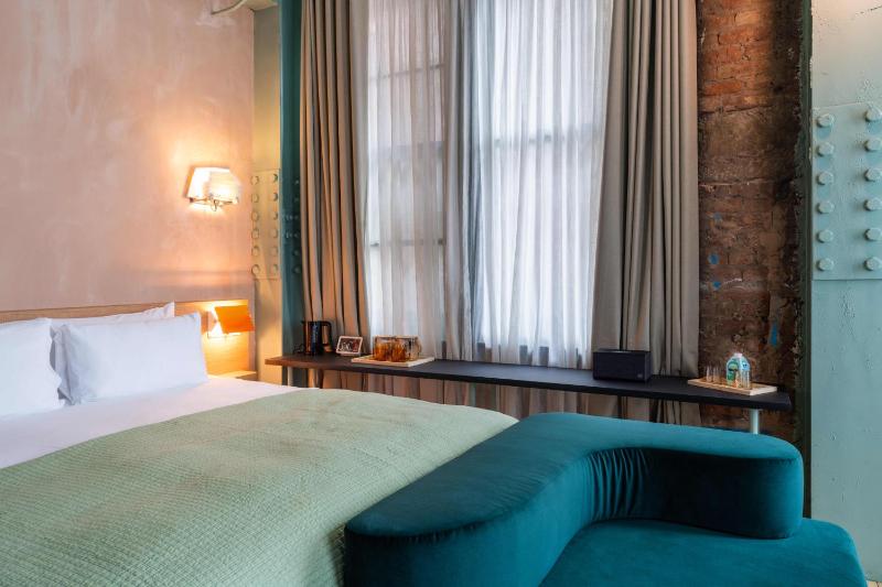 Signature Suite image 4